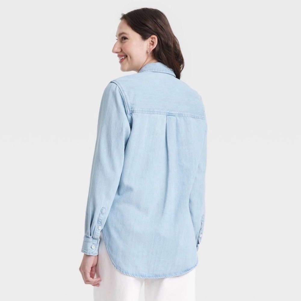 Women's Relaxed Fit Denim Button-Down Shirt - Picture 4 of 4